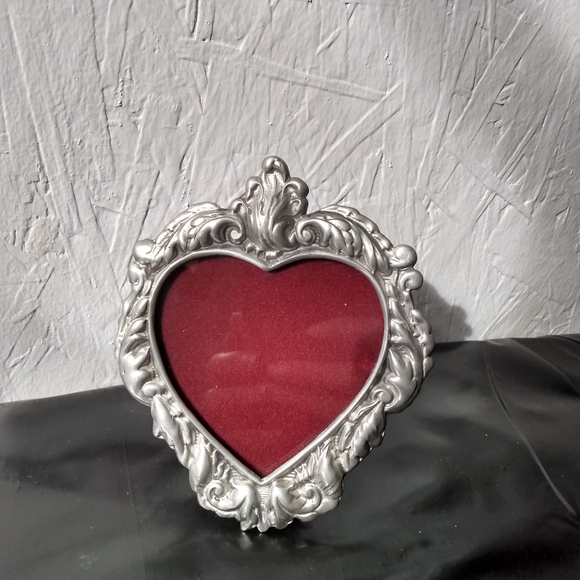Vintage Pewter Heart-Shaped Photo Frame - Picture 2 of 16